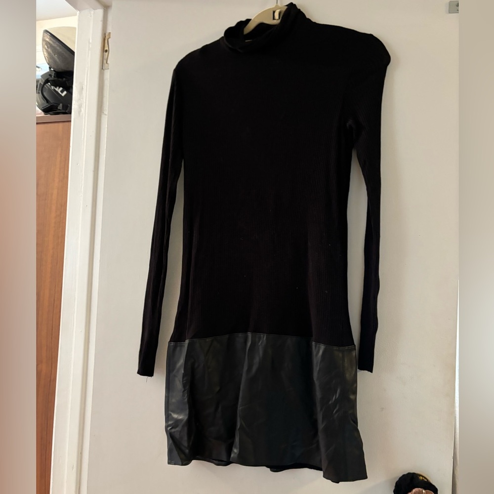 Bailey 44 dress. Turtleneck. Never worn. Leather bottom. Size small